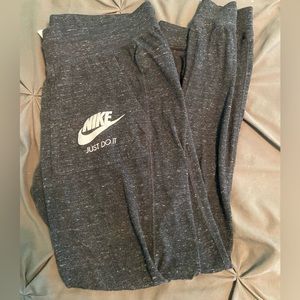Nike joggers. Size small. Excellent condition.